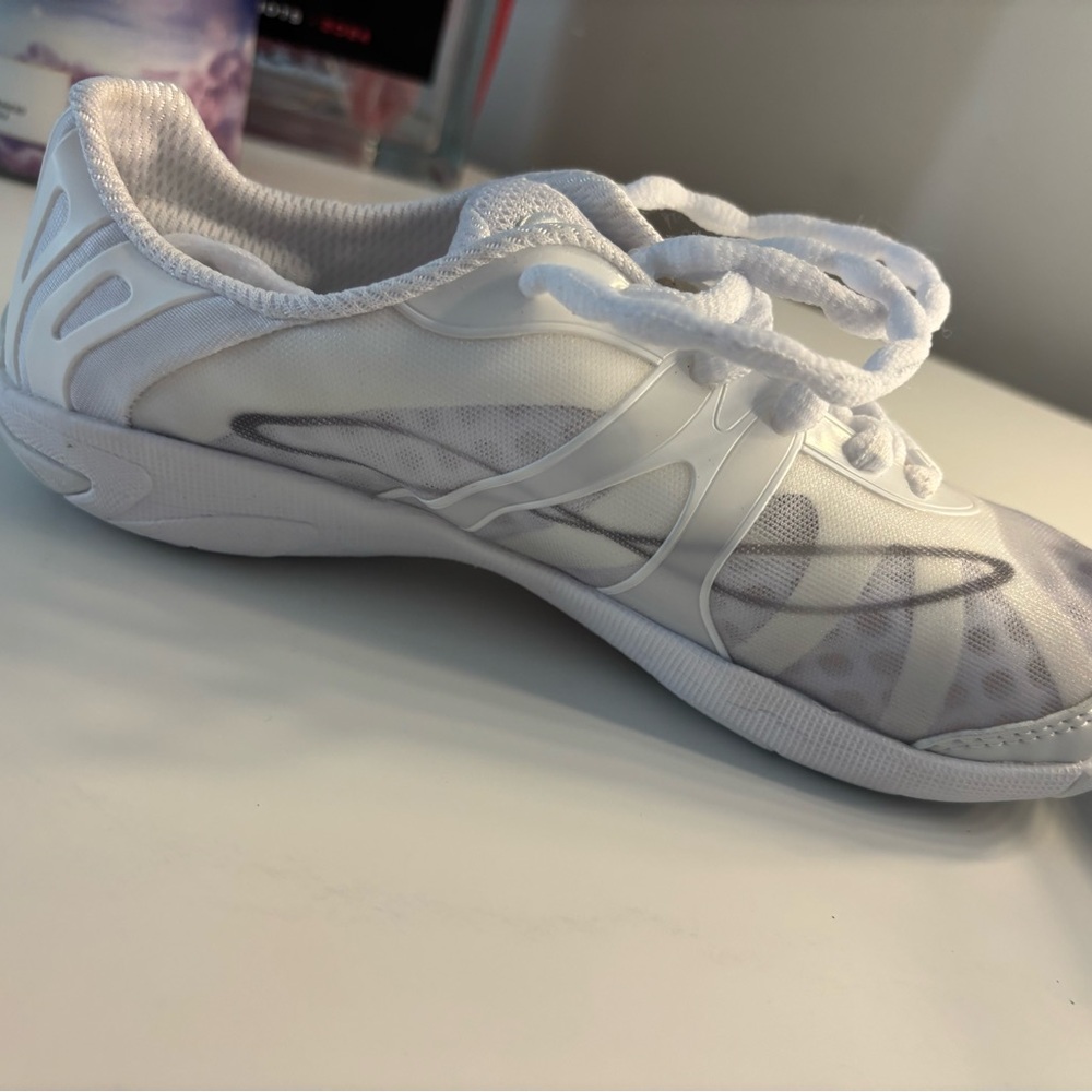 Infinity cheer shoes